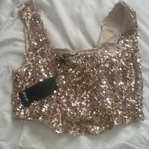 Cute hood shimmery top🫶